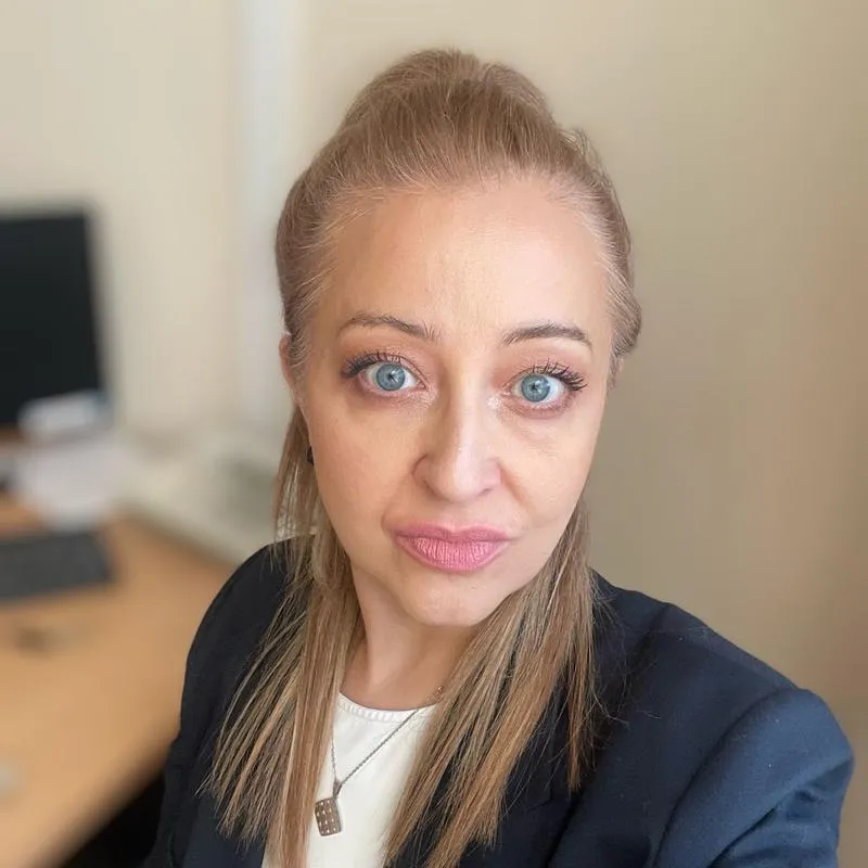 Magia zmierzchu w książce Niedźwieckiej – odkryj niezwykły świat opowieści