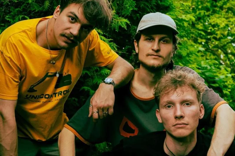 Mocne słowa: inspirujące krótkie cytaty o przyjaźni w rapie