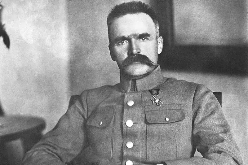 Odkryj fascynujący świat książek o Józefie Piłsudskim