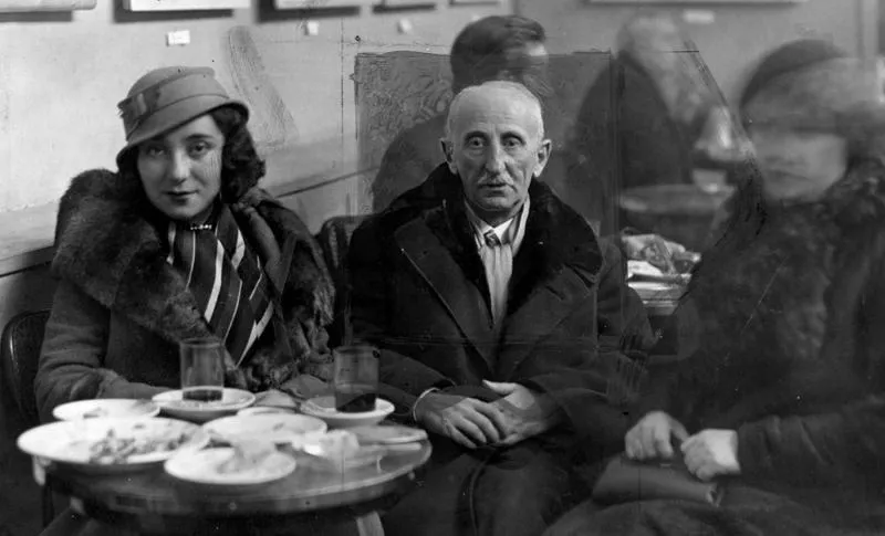 Zatraceni w uczuciach: odkryj piękno wierszy miłosnych Leśmiana